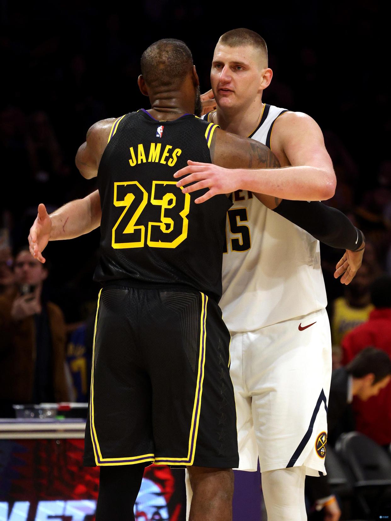 开云平台-关于冲刺阶段NBA总决赛焦点战，纽约尼克斯止住颓势，赛场秩序良好，控场能力受关注的信息